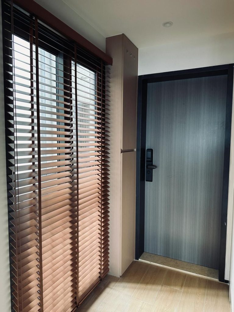 venetian blinds