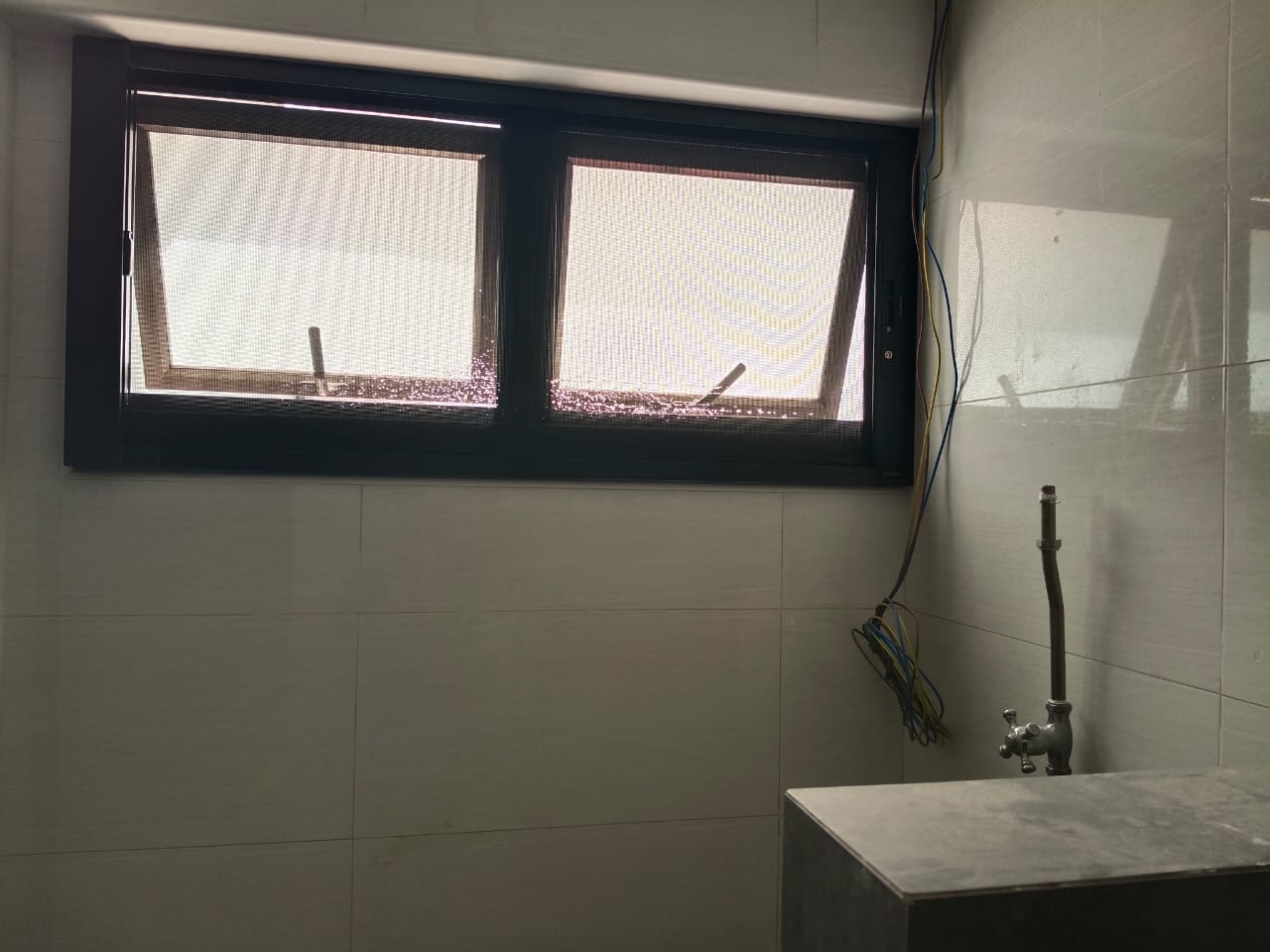 BX MultiPro Screen service-yard site condition with casement handles, tiles, wiring and countertop